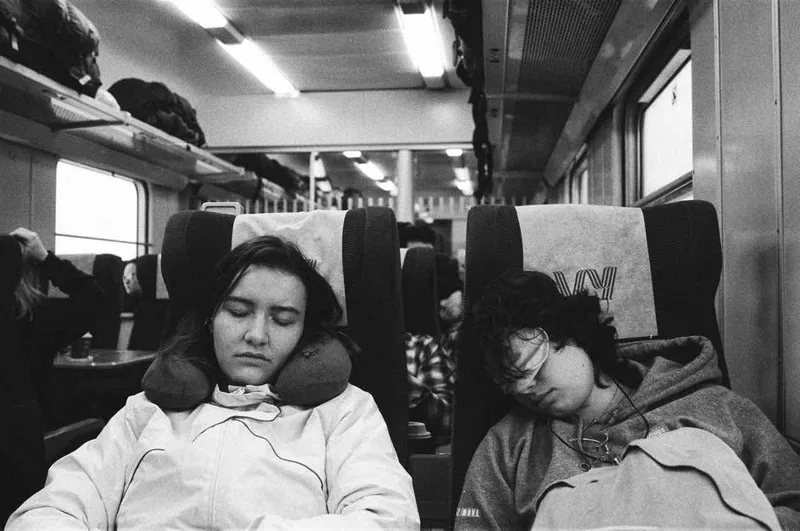 Flo and Ombie shot on Ilford HP5 Plus 400 with a Minolta Dynax 505si, by Marion Guerbet