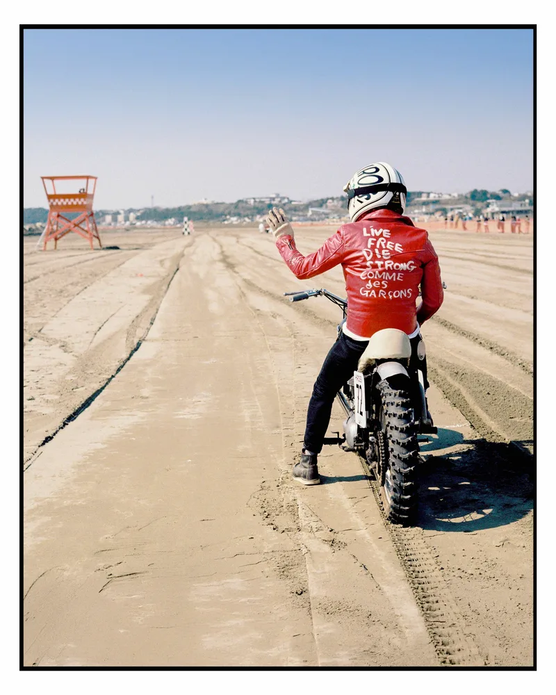 Beach race shot on Kodak Kodacolor 200 with a Contax G2, developed at Osawa Camera, by Marc