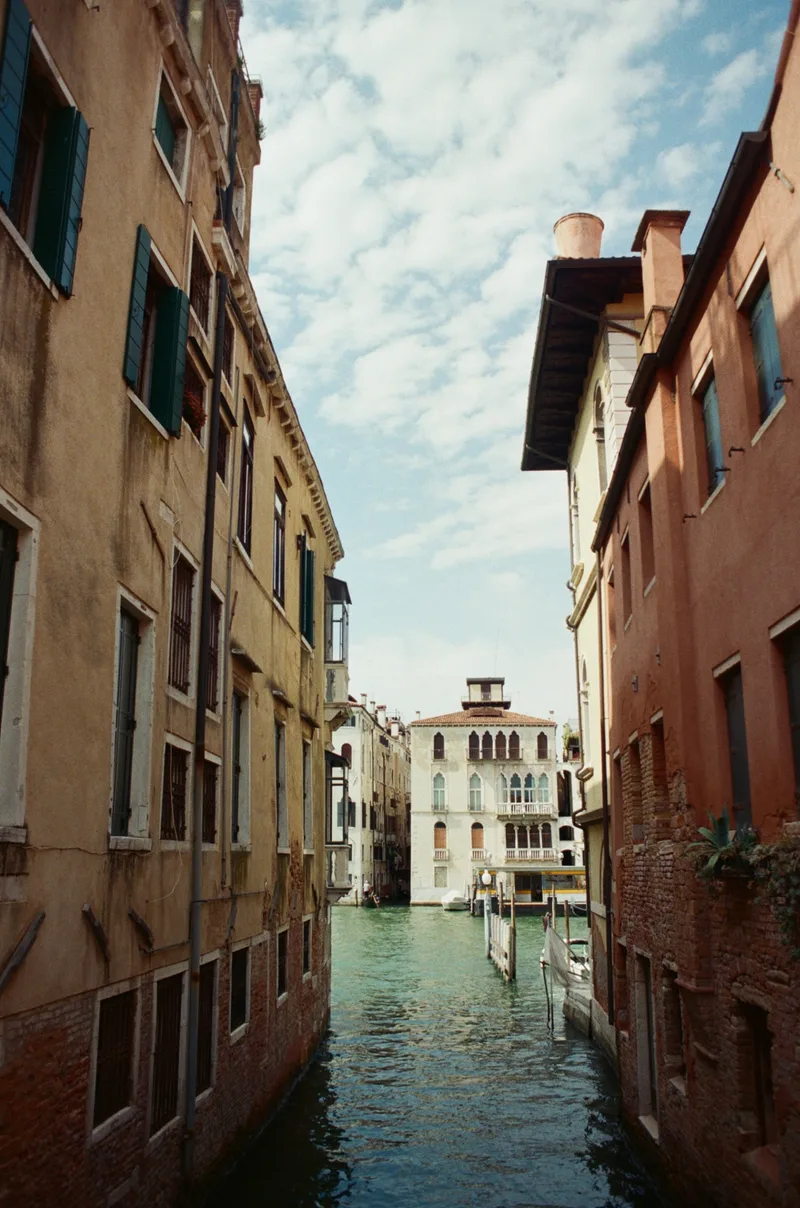 Glimpse from a Venetian Bridge shot on Kodak UltraMax 400 with a Nikon FA, developed at Nice Film Club, by Leah