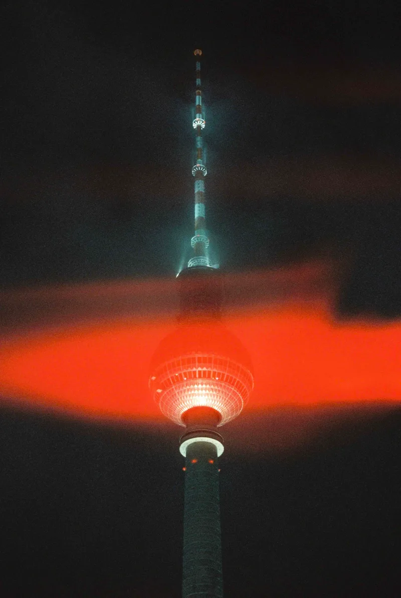 Lightleak shot on Cinestill 800T with a Canon AE-1, developed at FotoImpex, by Tim