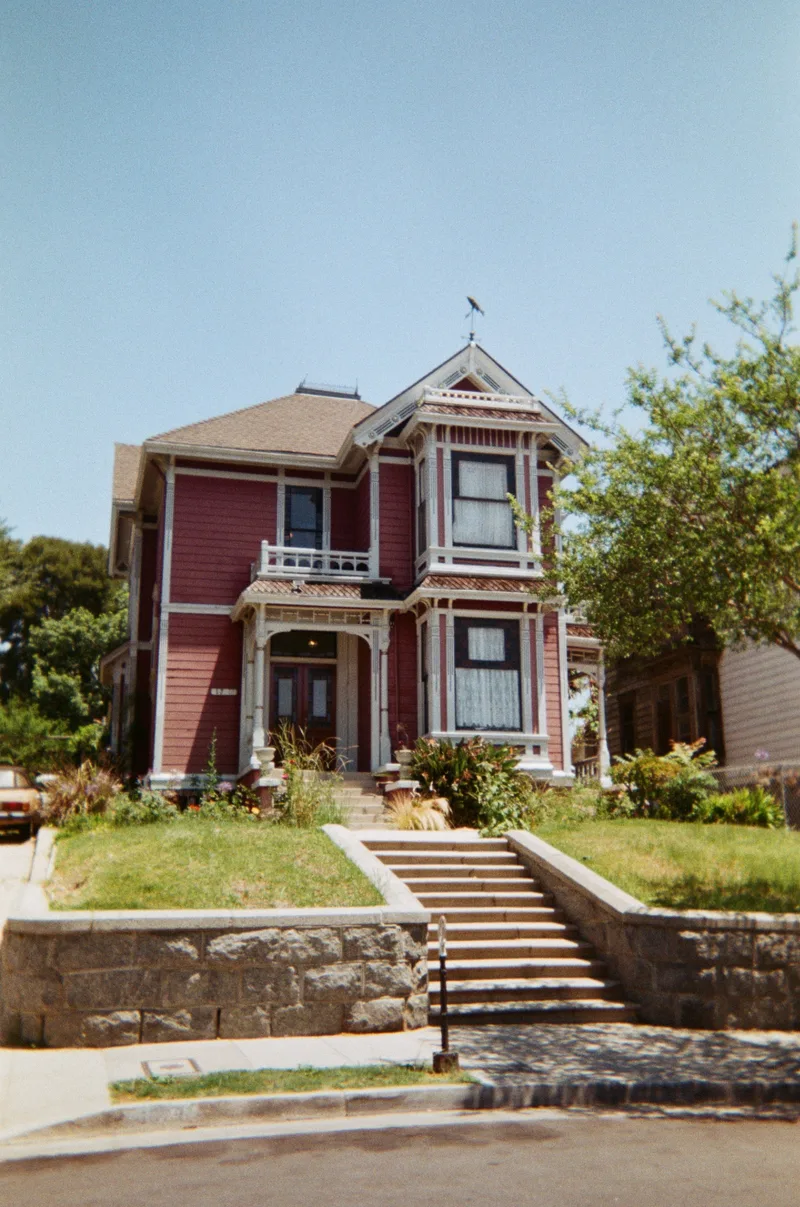Charmed House shot on Fujifilm Superia X-TRA 400 with a Fujifilm QuickSnap, developed at Lab:Lab, by Eloá Leitão