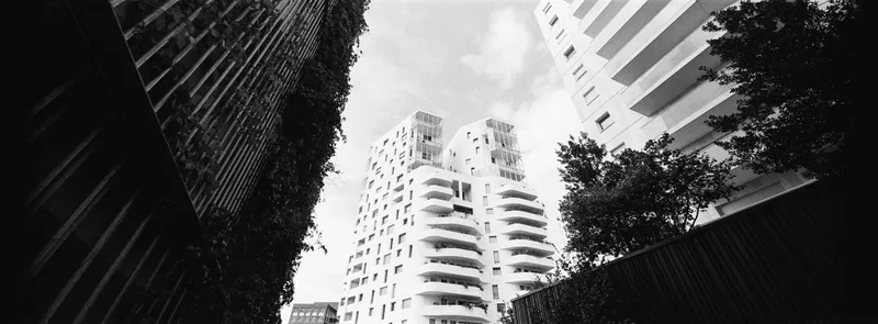 WIIIIDE shot on Kodak Double-X 5222 with a Hasselblad Xpan, developed at L'Atelier Argentique, by Jonathan