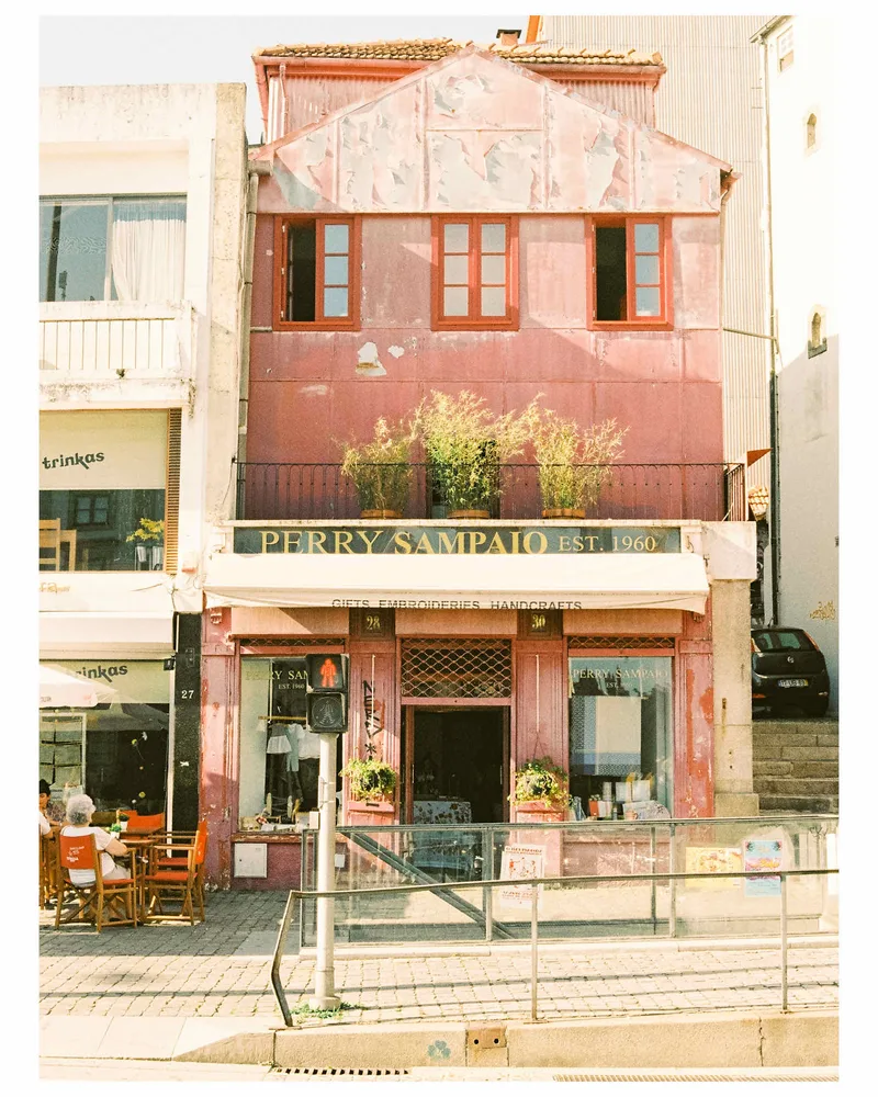 pink house in porto shot on Kodak Gold 200 with a Canon 500N, by juliette