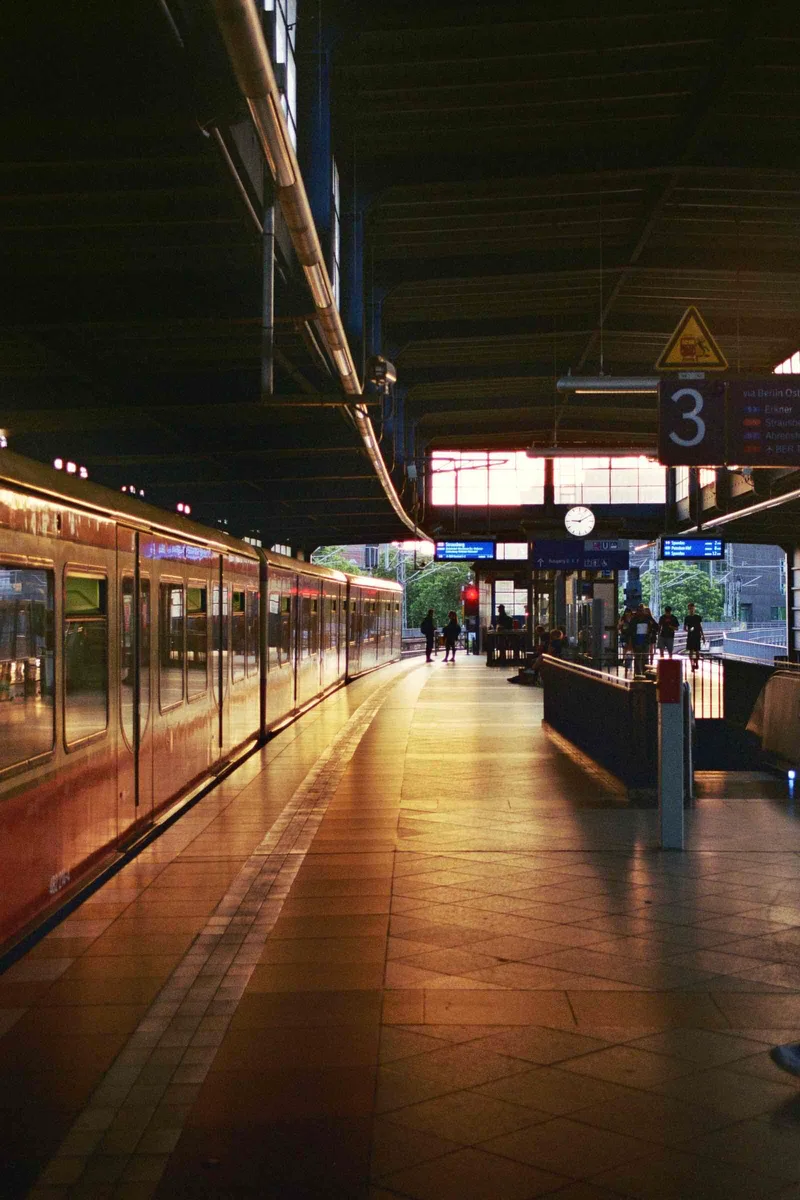 Moving Out shot on Kodak Portra 400 with a Canon AE-1, developed at FotoImpex, by Luciano Cardenas
