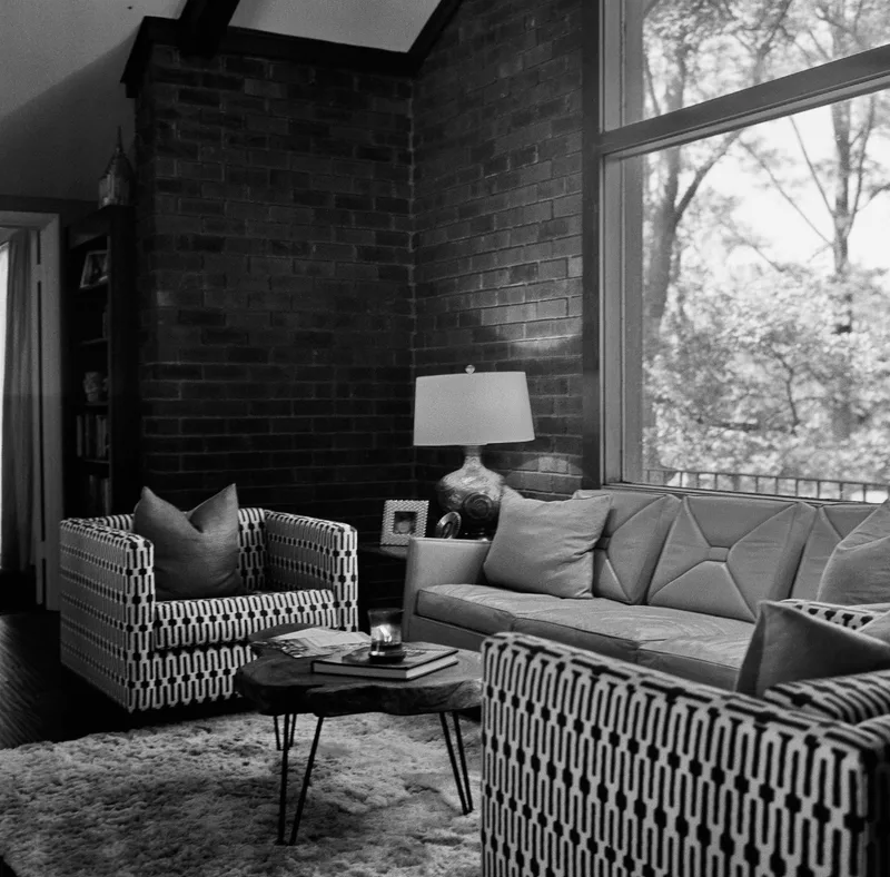 Retro shot on Ilford Kentmere Pan 400 with a Rolleiflex 3.5E, developed at Boutique Film Lab, by Jammich