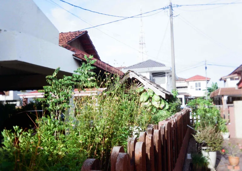 neighbourhood shot on Kodak ColorPlus 200 with a Kodak Ektar H35, developed at Saujana Film Lab, by nrlb