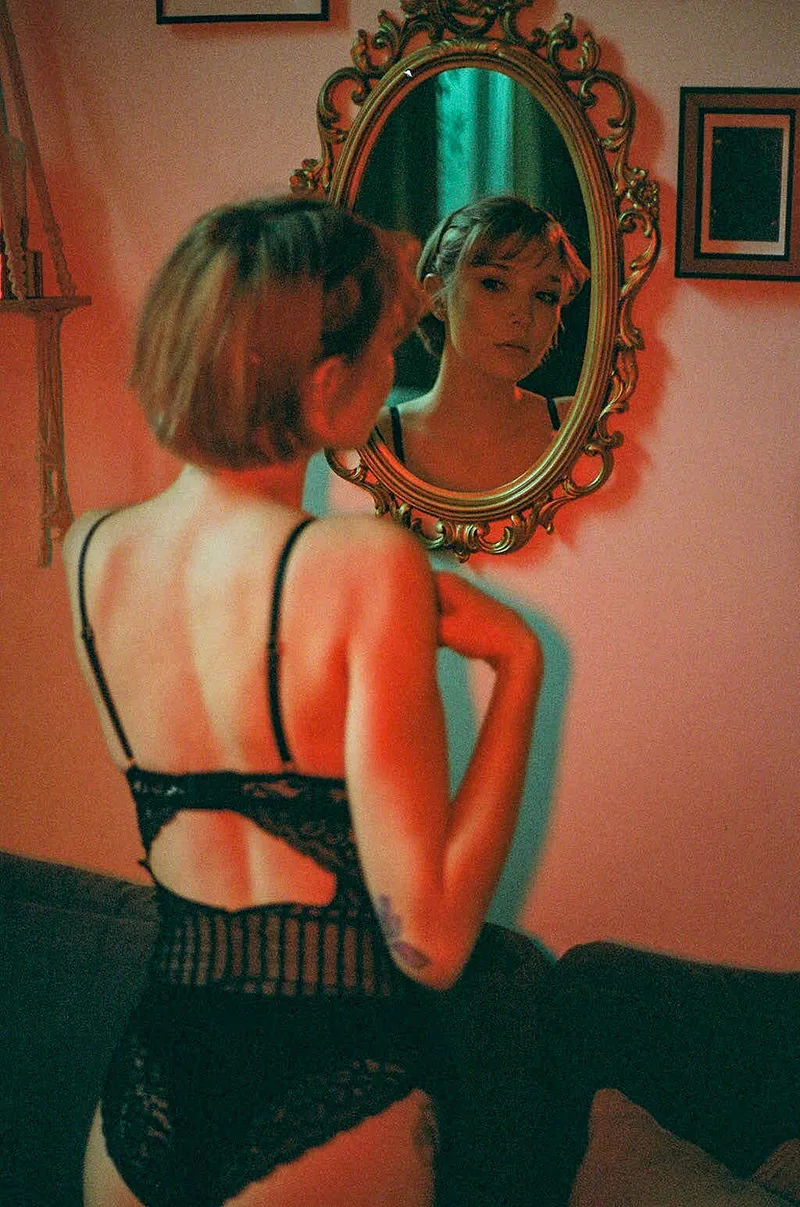 Julia shot on Lomography CN 800 with a Canon A-1, by Zuza