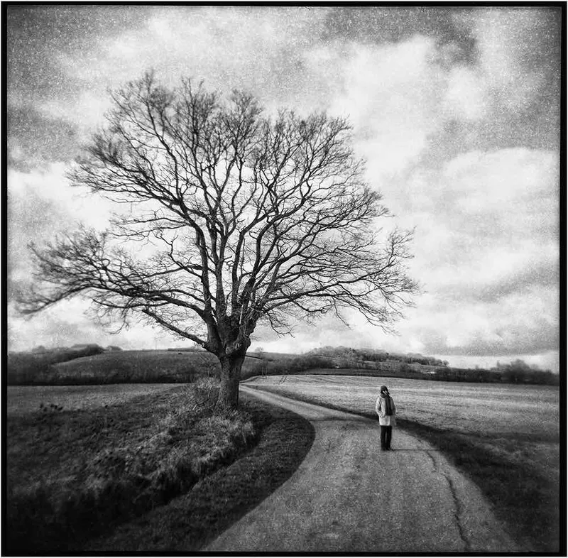 Sur la route shot on Ilford FP4 Plus 125 with a Holga 120N, by Laurent Bénard