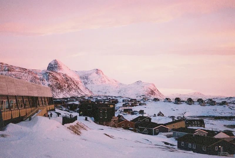 White Sunrise shot on Kodak Portra 800 with a Canon EOS 1N, by henrybech