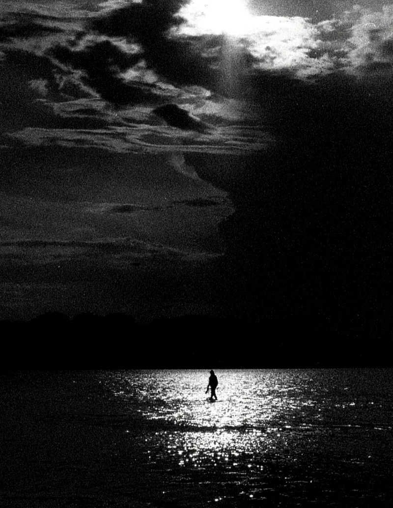 Film photo shot on Kodak T-Max P3200 with a Minolta X-700, by Lizy