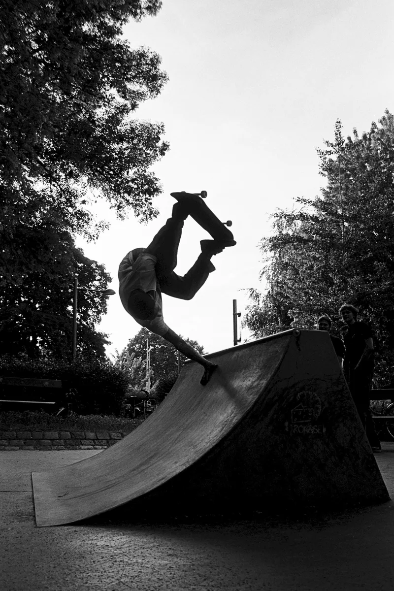 Handplant shot on Kodak Tri-X 400 with a Yashica FX-3 Super 2000, developed at Home / Self-Developed, by Simon