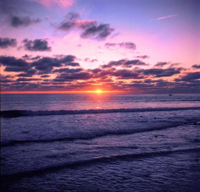Expired sunset shot on Fujifilm Velvia 50 with a Ricoh RicohflexDiacordG, developed at SuperFoto, by Herkus