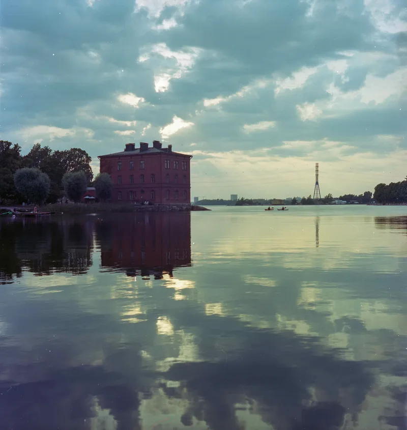 Tranquil shot on Kodak Portra 400 with a Rolleiflex 3.5B, developed at Home / Self-Developed, by tuukka