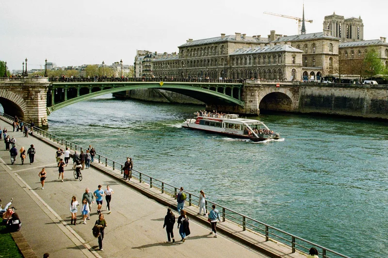 Film photo shot on Kodak Gold 200 with a Nikon F60, developed at Foto Americaine, by Steph