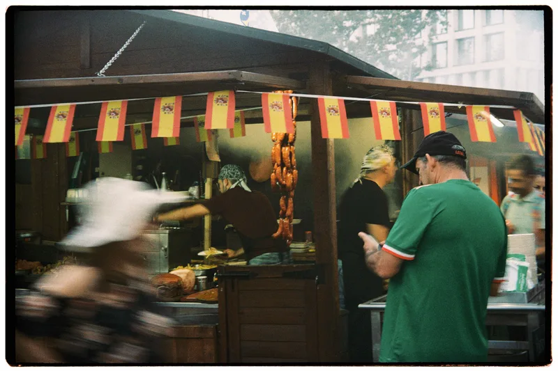 Españita shot on Kodak Proimage 100 with a Canon Sure Shot 70, developed at Carmencita, by Zilviconst