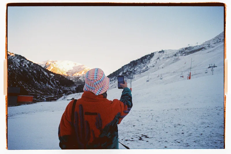 Dirty boy in snow shot on Kodak UltraMax 400 with a Yashica FX-D SE Quartz, developed at Carmencita, by Zilviconst