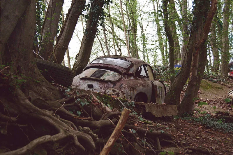 Rusty Porsche shot on Kodak UltraMax 400 with a Pentax SF-7, developed at Analogue Wonderland, by Sam