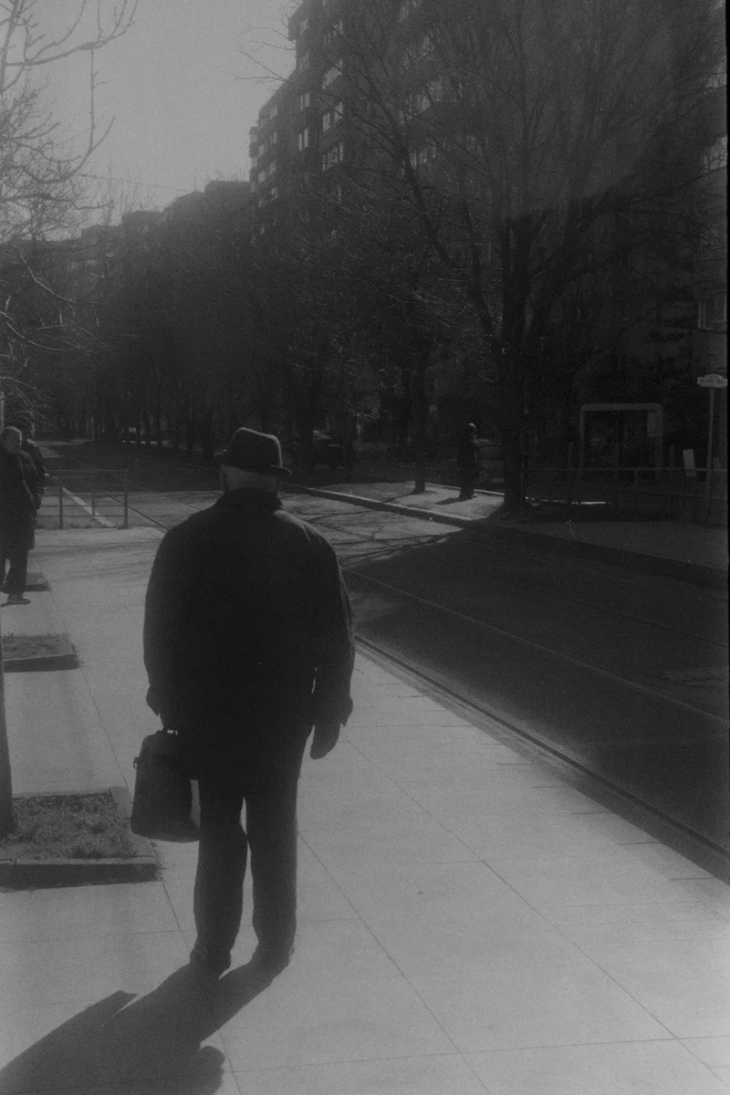 Waiting for the tram shot on Foma Fomapan 400 Action with a KMZ Zorki 1 C, by Zorki Enjoyer