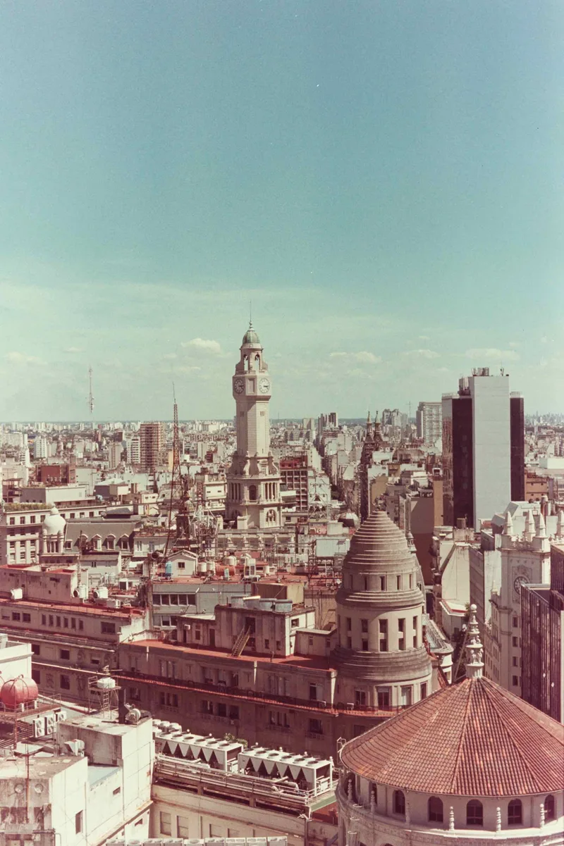 Legislatura porteña shot on Ferrania Solaris 100 with a Olympus OM-2, developed at TOKYO Photo Lab, by Paula