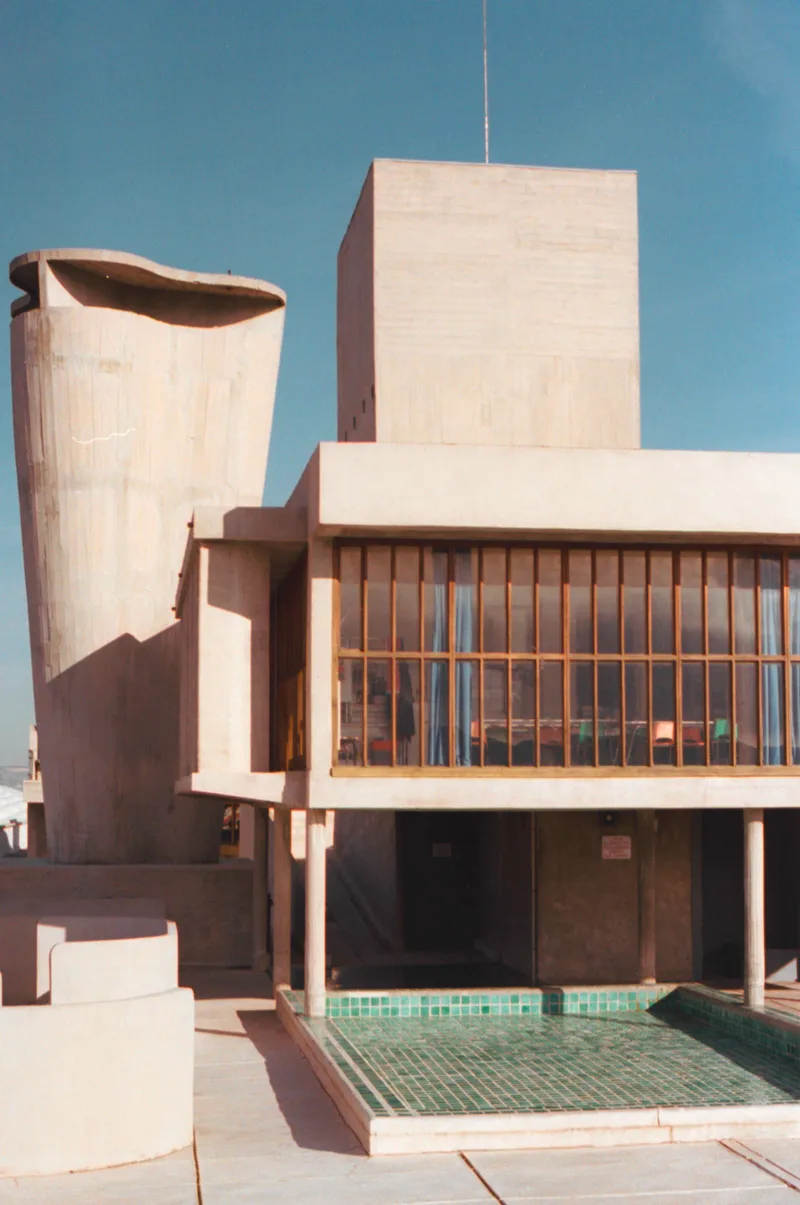Le corbusier shot on Kodak Portra 400 with a Leica R5, developed at Négatif+, by Nathalie