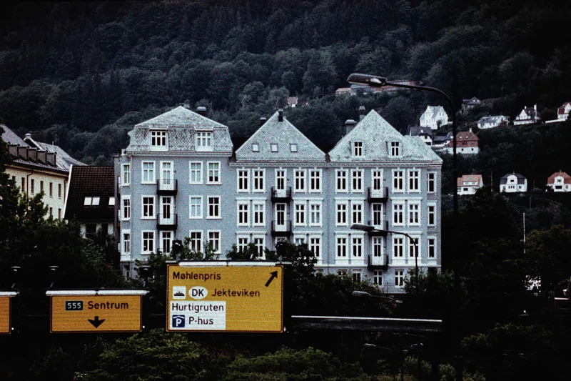 Somewhere in Bergen shot on Fujifilm FujiColor C200 with a Olympus IS-3000, developed at SuperFoto, by Herkus