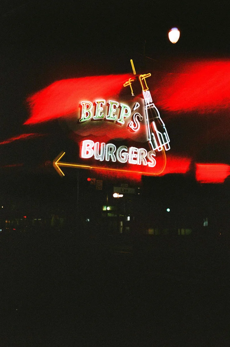 Film photo shot on Fujifilm Superia X-TRA 400 with a Olympus StylusZoom80, by Gaby Salinas