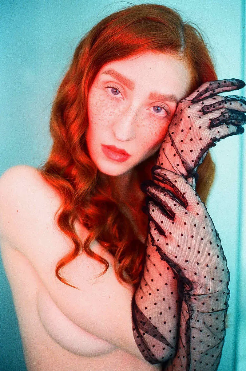 Anna shot on DubbleFilm Cinema 800 with a Canon A-1, by Zuza
