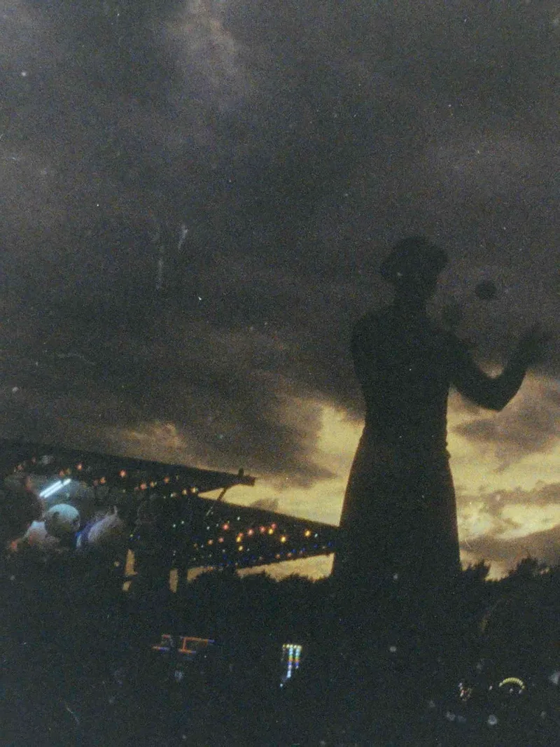 Silhouette Juggler shot on Lomography Color Tiger 110 with a Kodak Ektralite 10, developed at Andrew’s Analog Service Center, by FarleyEktralite10