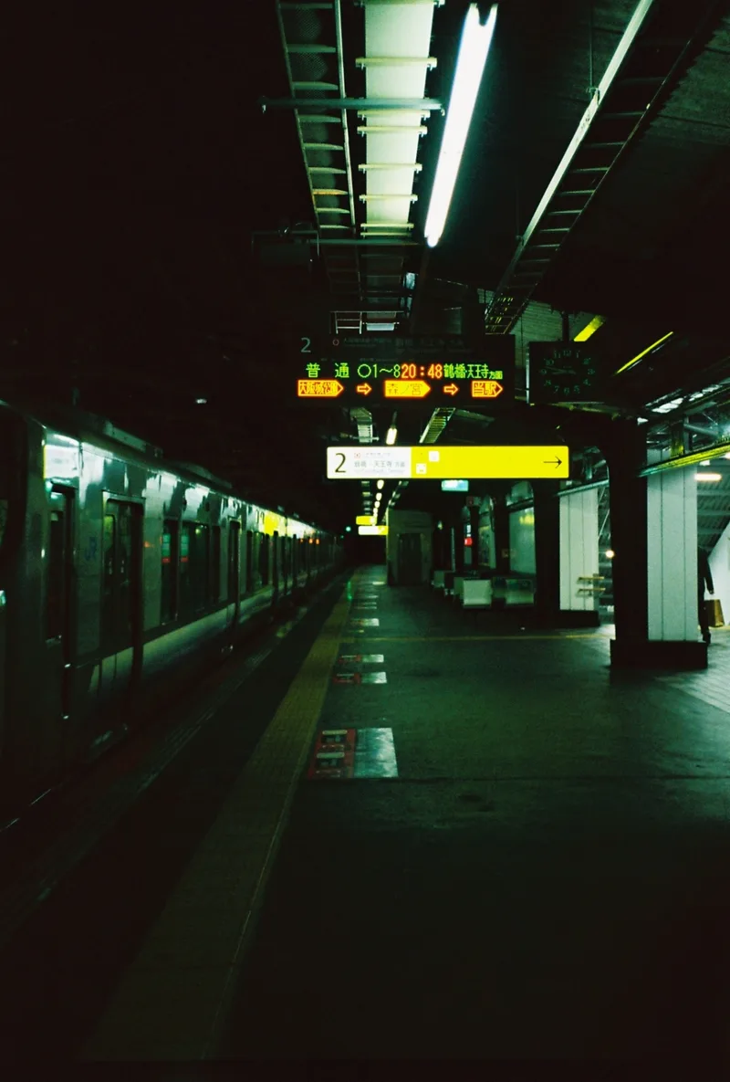 Subway station shot on Kodak UltraMax 400 with a Olympus Mju-II, developed at Laboratoire Photon, by Silence ça pousse
