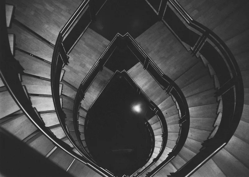 Film photo shot on Ilford HP5 Plus 400 with a Leica IIIC, by Aurore