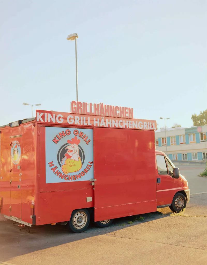 Chicken man shot on Kodak Ektar 100 with a Plaubel Makina670, developed at MeinFilmLab, by Braaamer