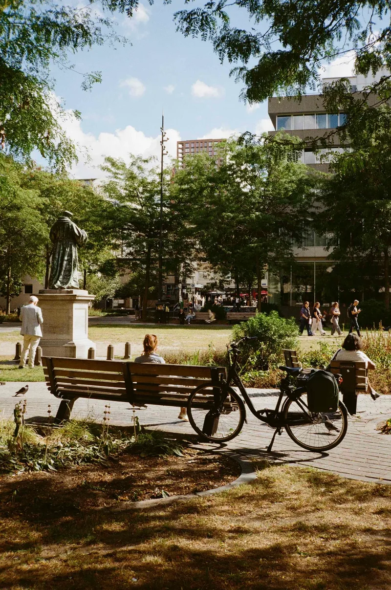 Rotterdam shot on Kodak Gold 200 with a Leica AF-C1, developed at Laboriver, by Luca Mulkens