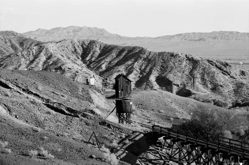 Film photo shot on Kodak T-Max 400 with a Canon A-1, developed at L’Atelier Publimod, by Loeber-Bottero
