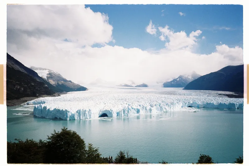 Perito Moreno shot on Fujifilm FujiColor C200 with a Olympus XA2, by Mariana