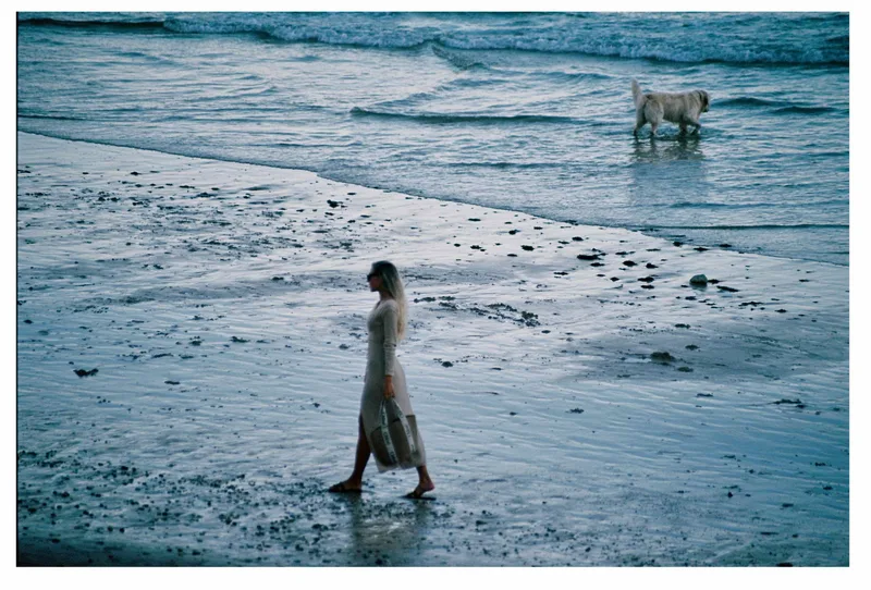 On the shore shot on Kodak Ektar 100 with a Canon EOS 650, developed at Espace Photo, by Federico Rossetto