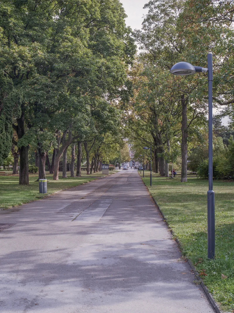 Walk in Swiss gardens / Vienna shot on Kodak Gold 200 with a Mamiya 7, developed at Foto Fayer, by Robert