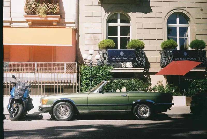 Parked shot on Fujifilm FujiColor C200 with a Zeiss Ikon Icarex 35S, by Gab