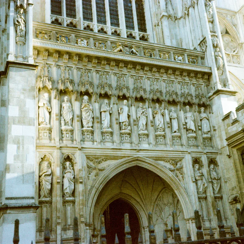 Film photo shot on Cinemot Lisboa 1999 with a Olympus AF-1 Super, by Steph