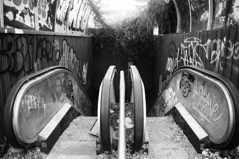 Lost city shot on Fujifilm Neopan Acros 100 II with a Nikon F100, developed at Pelloche Lab, by Vincent Copié