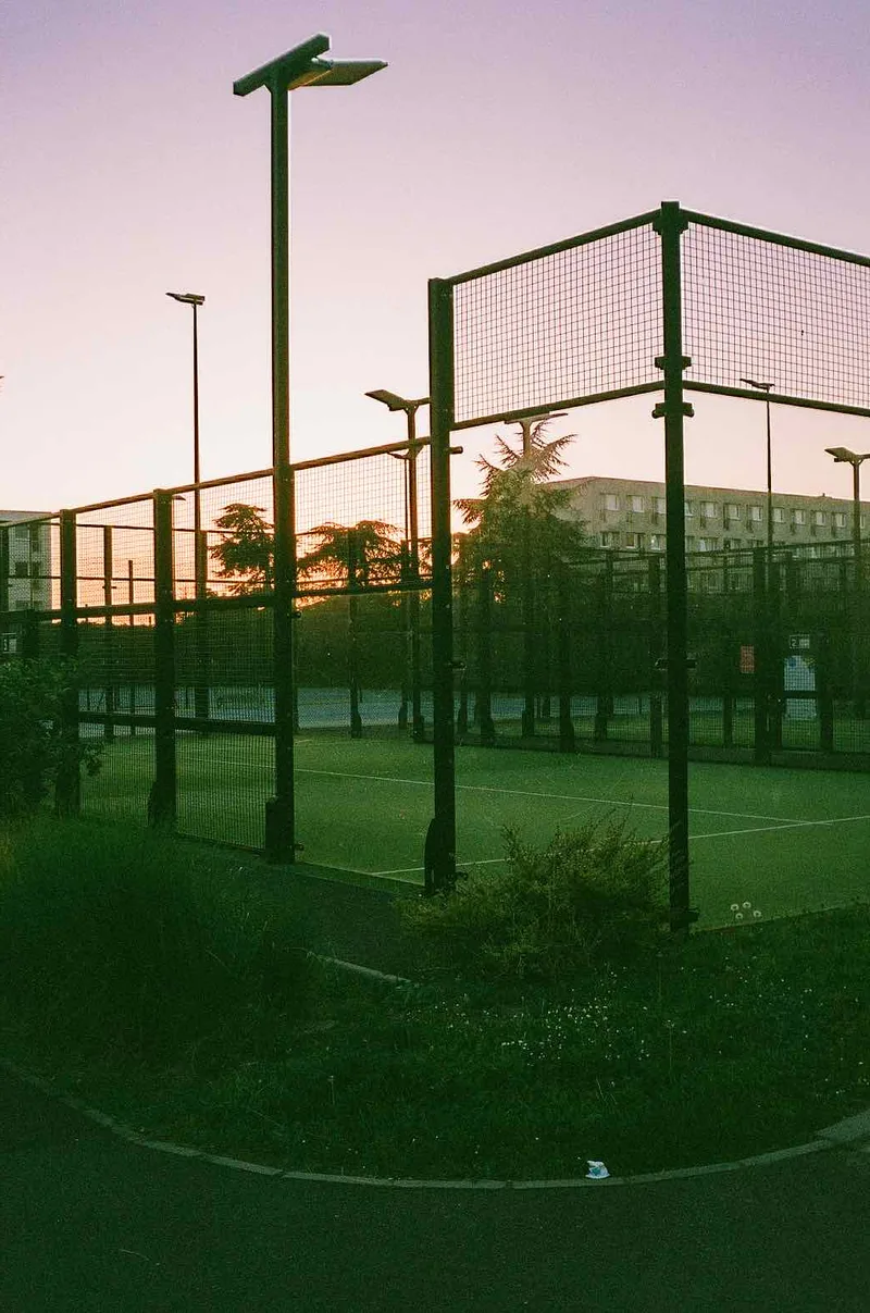 a mood shot on Fujifilm Superia X-TRA 400 with a Canon Canonet 28, by damiano
