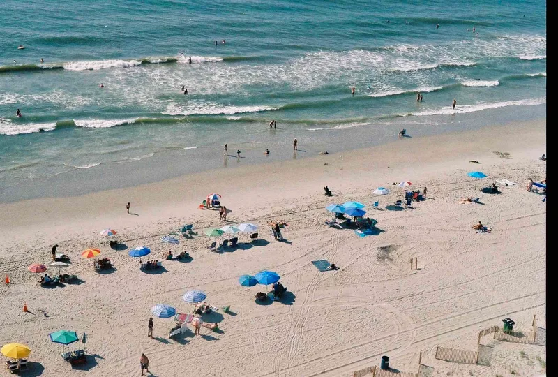 Myrtle Beach shot on Fujifilm FujiColor C200 with a Pentax MX, developed at George Street Camera, by Lamont