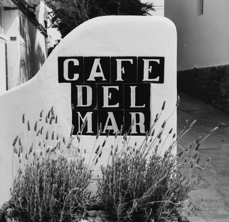 A famous place ๐บ ๐ช๐ธ shot on Kodak T-Max 100 with a KMZ ISKRA2, developed at Home / Self-Developed, by Mark Beadle
