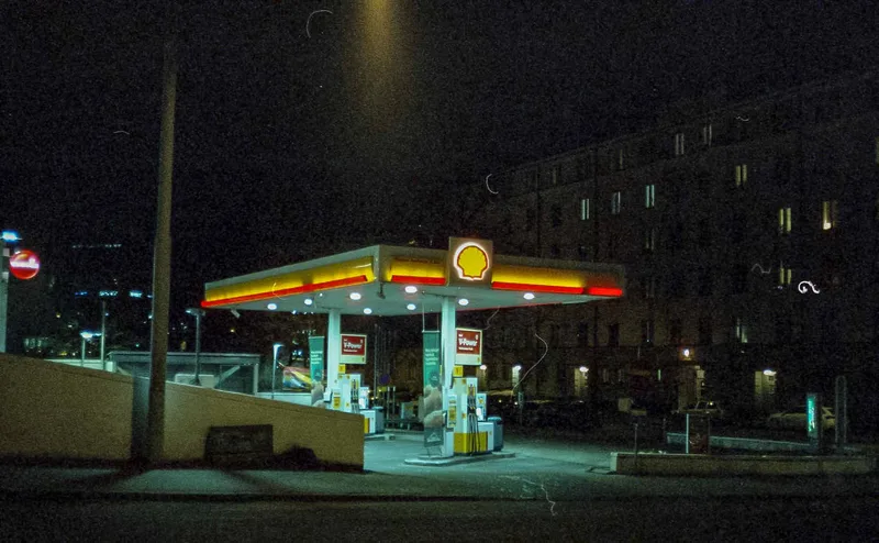 Mandatory 800T gas station shot shot on Cinestill 800T with a Naigai SRF, developed at Fotoyks, by Eetu