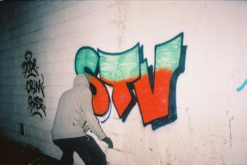 Gang shot on Kodak Ektar 100 with a Canon Prima Super 105, developed at Labo Linea, by Lucas