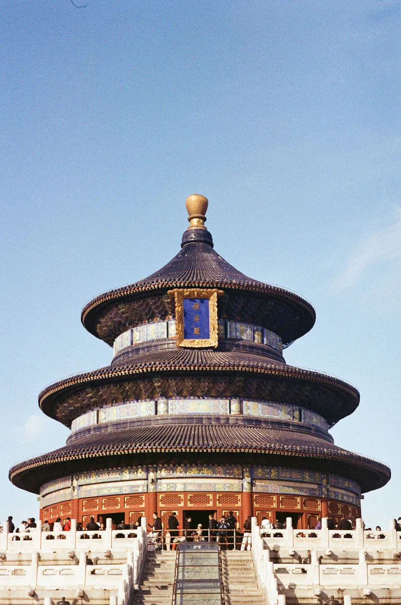 大都 shot on Kodak Proimage 100 with a Minolta XD, developed at Circa Lab, by Verlichtend