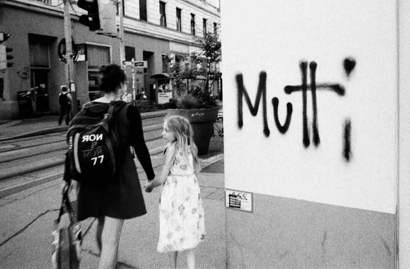 Mutti (mummy) shot on Kodak Tri-X 400 with a Leica M2, developed at Cyberlab, by Markus Hofstätter