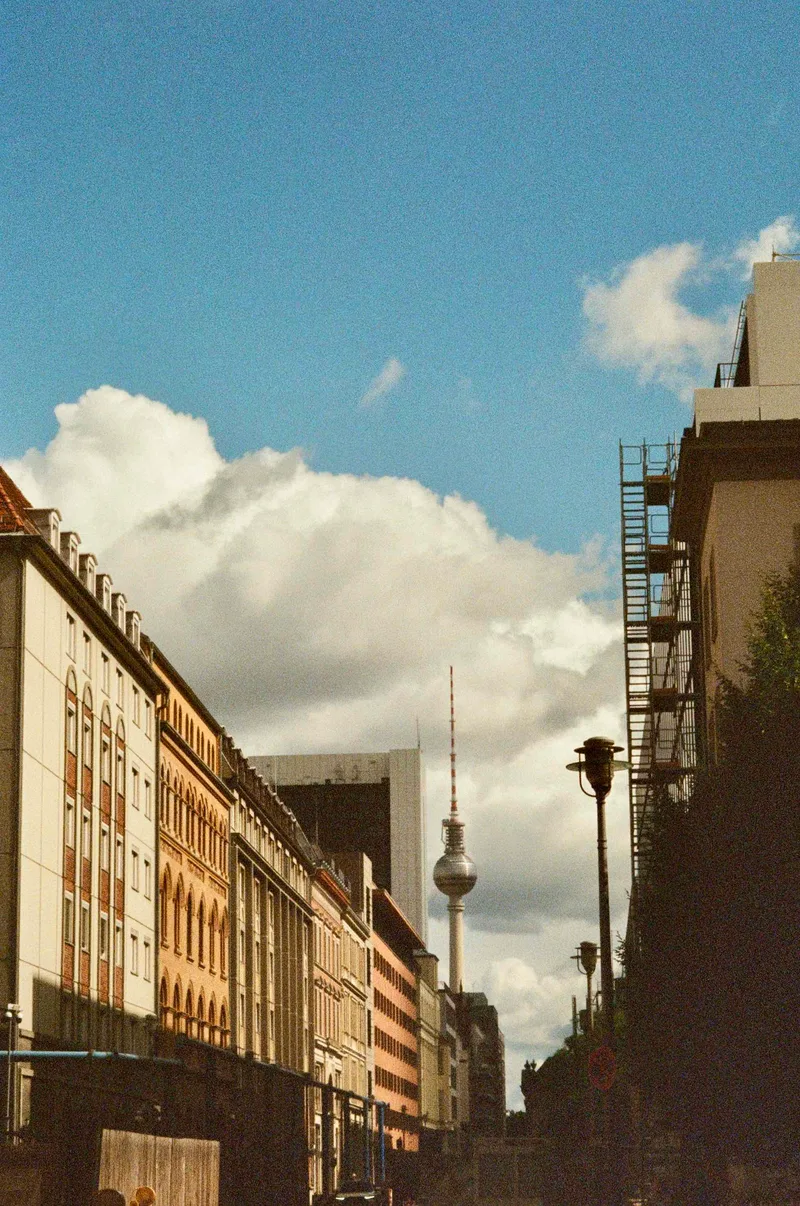 Film photo shot on Fujifilm 400 with a Pentax IQZoom 700, by Katerina