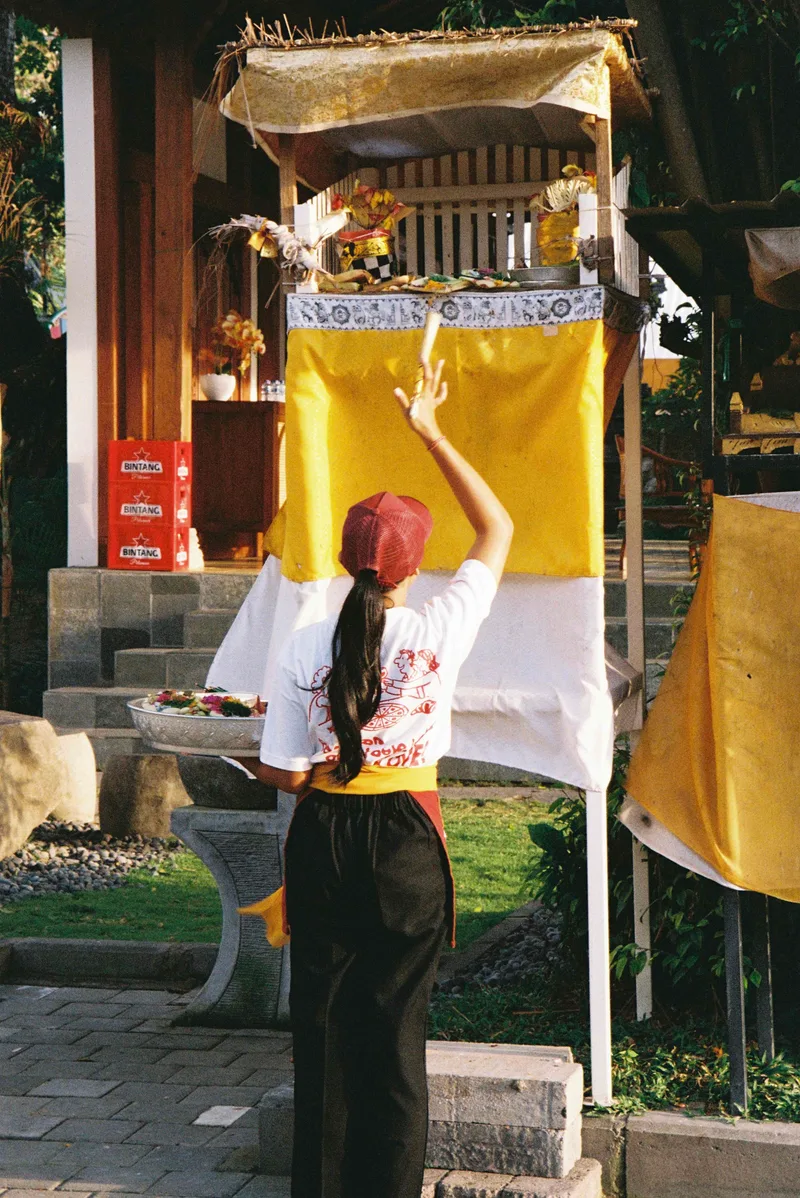 Rituals shot on Kodak UltraMax 400 with a Canon EOS Kiss III L, developed at Ojisan Film Lab, by Bionography