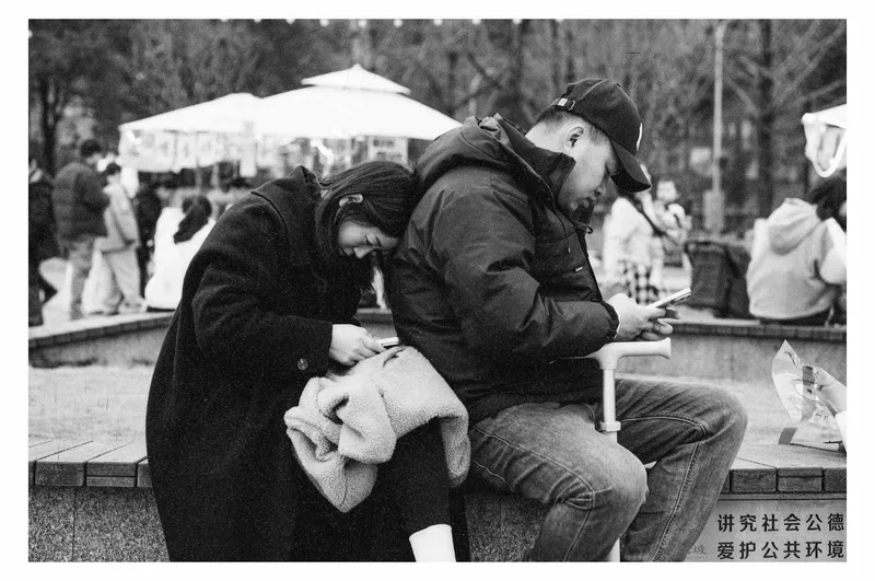 Communiqué shot on Lucky SHD 400 with a Canon EOS 1N, developed at Bobo Film Lab Chongqing, by BadMonkey