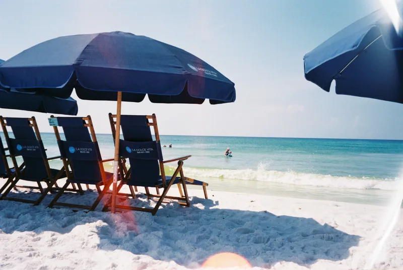 Film photo shot on Fujifilm Superia X-TRA 400 with a Olympus StylusZoom80, developed at Boutique Film Lab, by Gaby Salinas